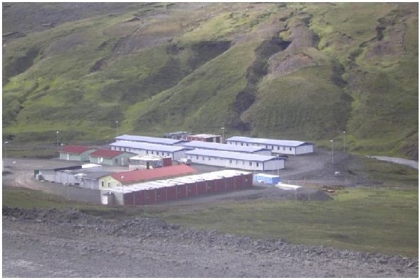 Vinnubúðir við Glúmsstaðadalsá (11.07.2006).